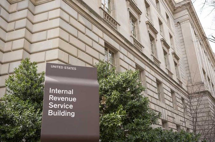 Tom Fitton Exposes IRS Targeting Conservatives Tom Fitton Exposes IRS Targeting Conservatives