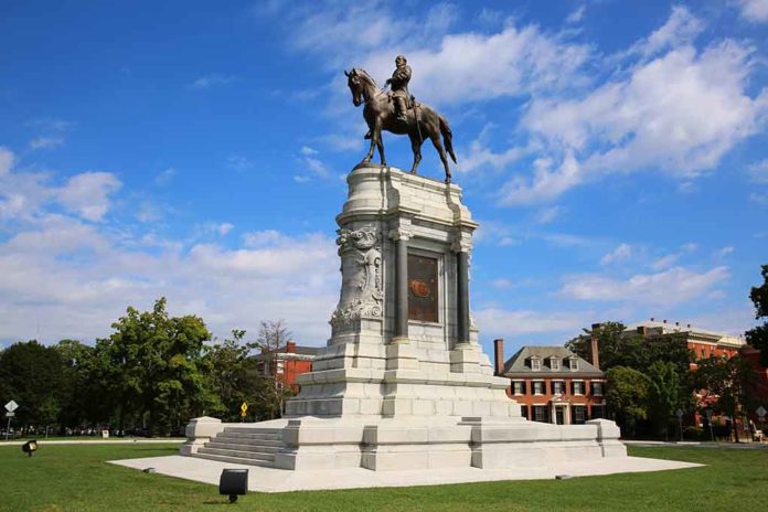 Crews Find 2nd Time Capsule at Former Site of Robert E Lee Statue