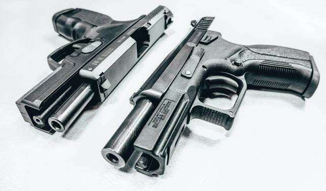maxim-potkin-J5yXIQnmYhM-unsplash gun law